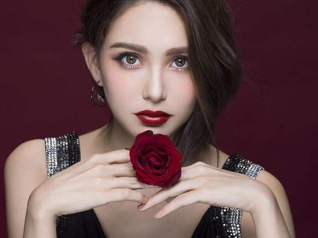 属鸡女生找对象必须看属相吗？