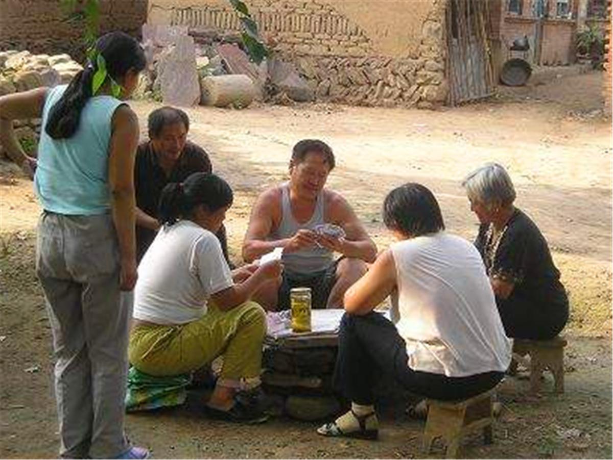 属鸡女生找对象必须看属相吗？