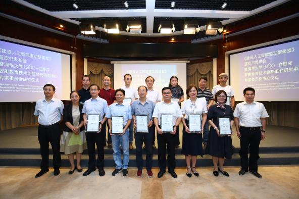 清华猫馆长去世引发学子深情悼念，校园回忆温暖人心