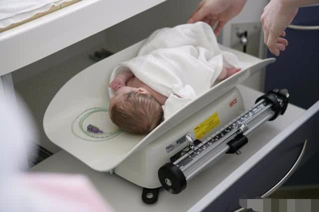 女人生辰八字几两算富贵命？