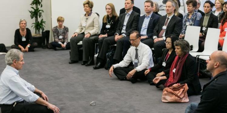 2月8日生日命运解析：了解你的性格特点与未来运势