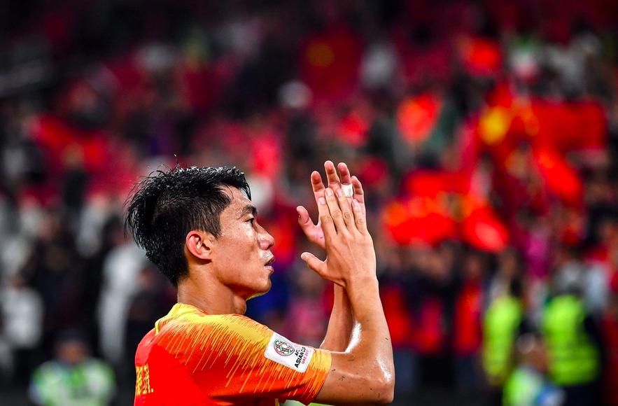 如何正确给牛头梗剪趾甲和修剪脚底毛？完整指南与技巧分享