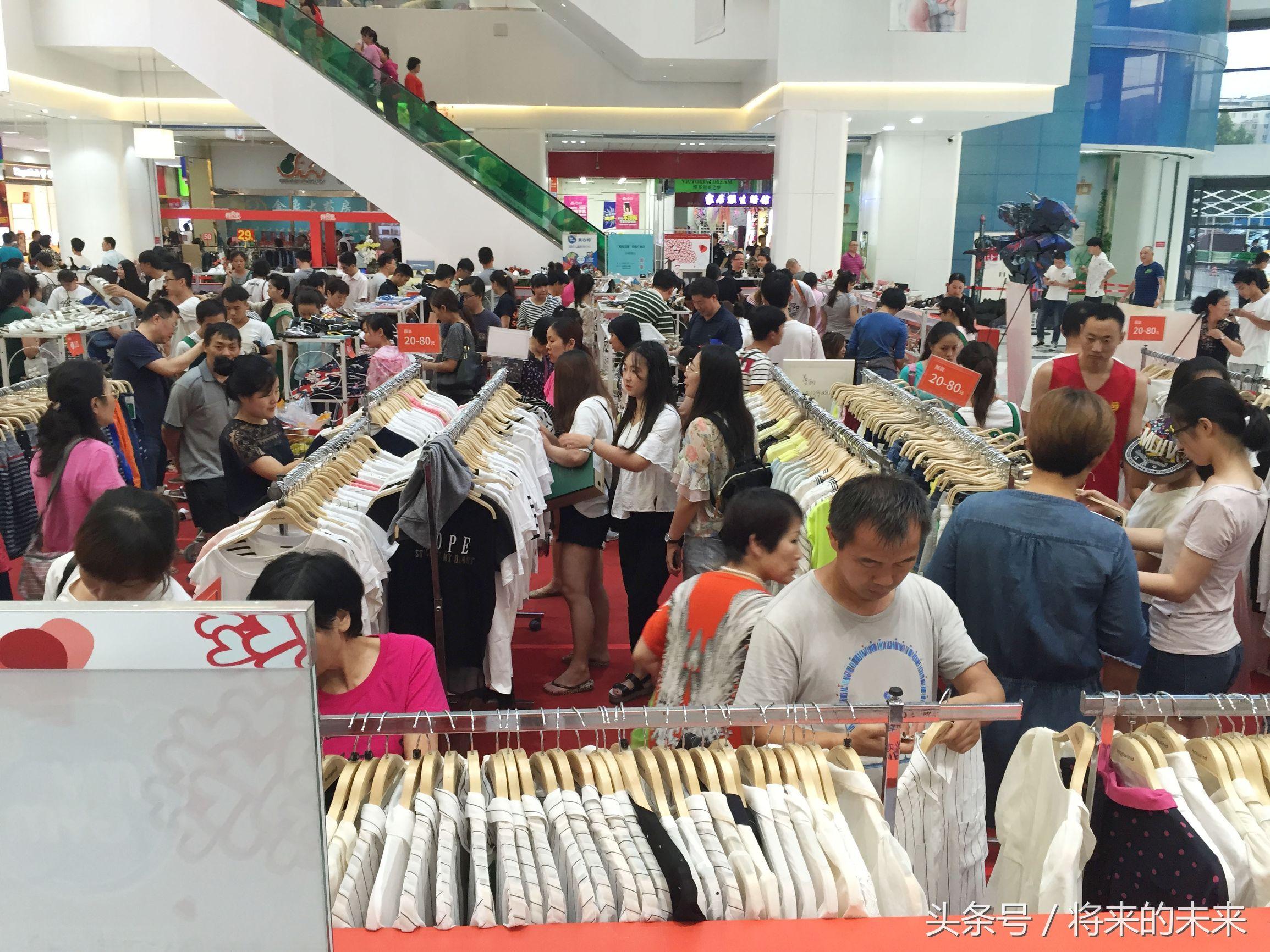 旧衣服扔了可惜留着占地？怎么处理最划算？