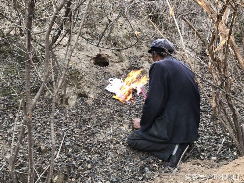 阴历十月初一为什么要给先人烧纸钱？