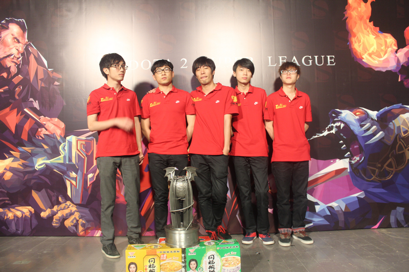 同福电子竞技俱乐部如何从一碗粥里熬出世界冠军？