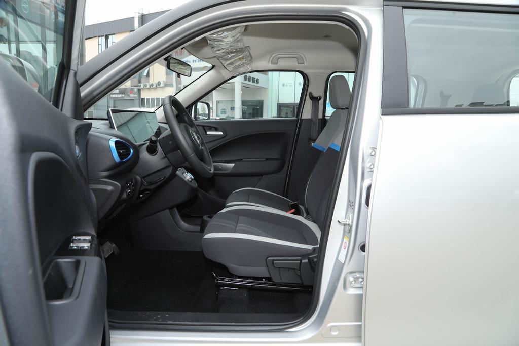 为什么品牌旗舰店总比普通店贵？这钱花得值吗？