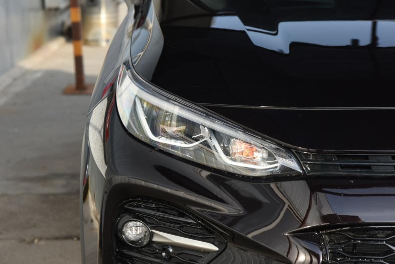 如何用元字为男生起最好听的名字？创意与寓意全解析