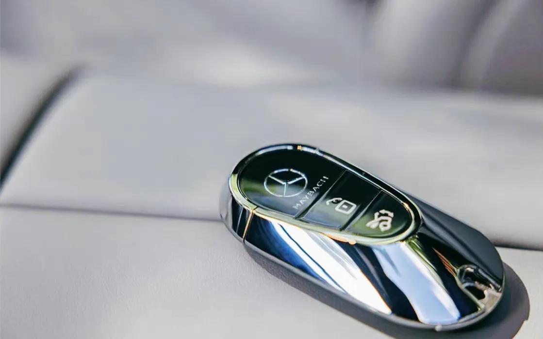 为什么铁山靠突然刷爆全网？