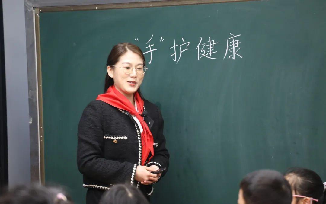 天蚕这游戏到底怎么玩才不会被秒成渣？