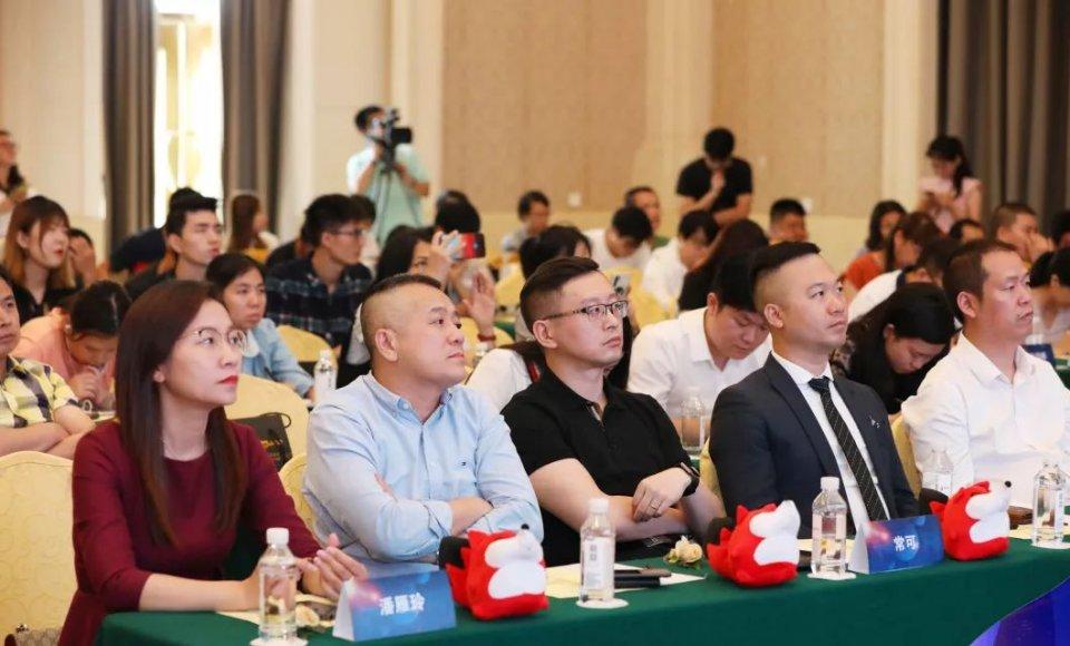 梦见买衣服到底在暗示什么？