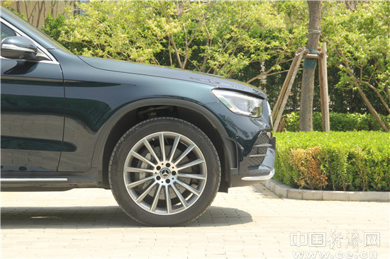  奔驰GLC长轴距版评测 _20款奔驰glc300配置_奔驰GLC 2020款试驾