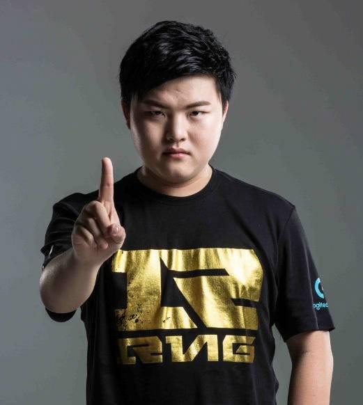 给猫洗药浴怎么才能不被挠成花臂大哥？