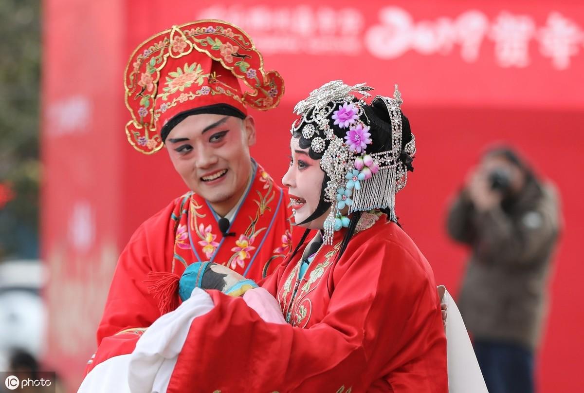 迪拜华人都在瑜伽垫上聊什么? 迪拜华人都在瑜伽垫上聊什么?