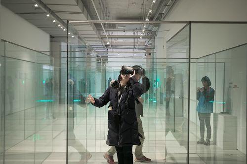 梦见车玻璃被砸了是什么预兆？最新解梦指南揭示三大运势变化