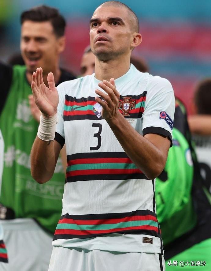 贝林厄姆凭什么当选全场最佳？					

        <style> .reward.card-title {    margin: 3em 0 2em -1.25rem;    padding: 5px 45px 5px 20px;    width: 240px;    background: #FFF4DD url(/plugin/tt_reward/view/img/arw.gif) no-repeat 100% 50%;    color: #F26C4F;	font-size: 12px;}.xi1 {    background: #FFF4DD;    border-radius: 3px;    padding: 2px 3px;	margin-left: 5px;}td.reward,th.reward{    border-bottom: 1px dashed #CCC;	border-top: 0;}td.reward.xi3 {    color: #999;}.xi2,.xi1{    color: #F26C4F;}</style>						
						
										<div class=