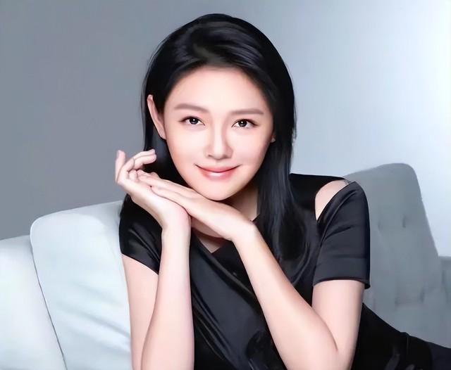 大S八字解析_为什么她官杀混杂？