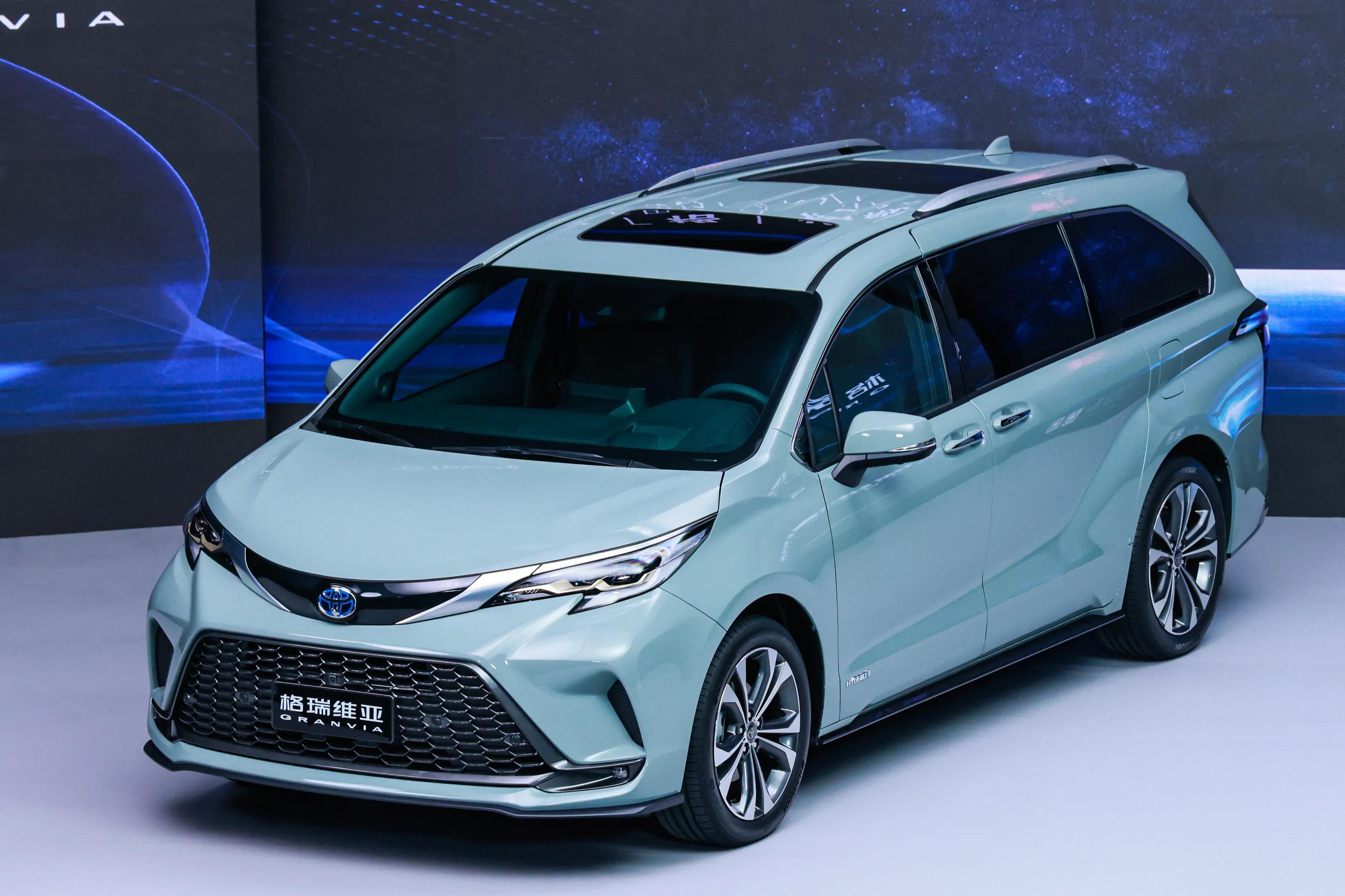 丰田普瑞维亚3.5:大排量MPV是否值得选择,空间与动力如何平衡? 丰田普瑞维亚3.5:大排量MPV是否值得选择,空间与动力如何平衡?