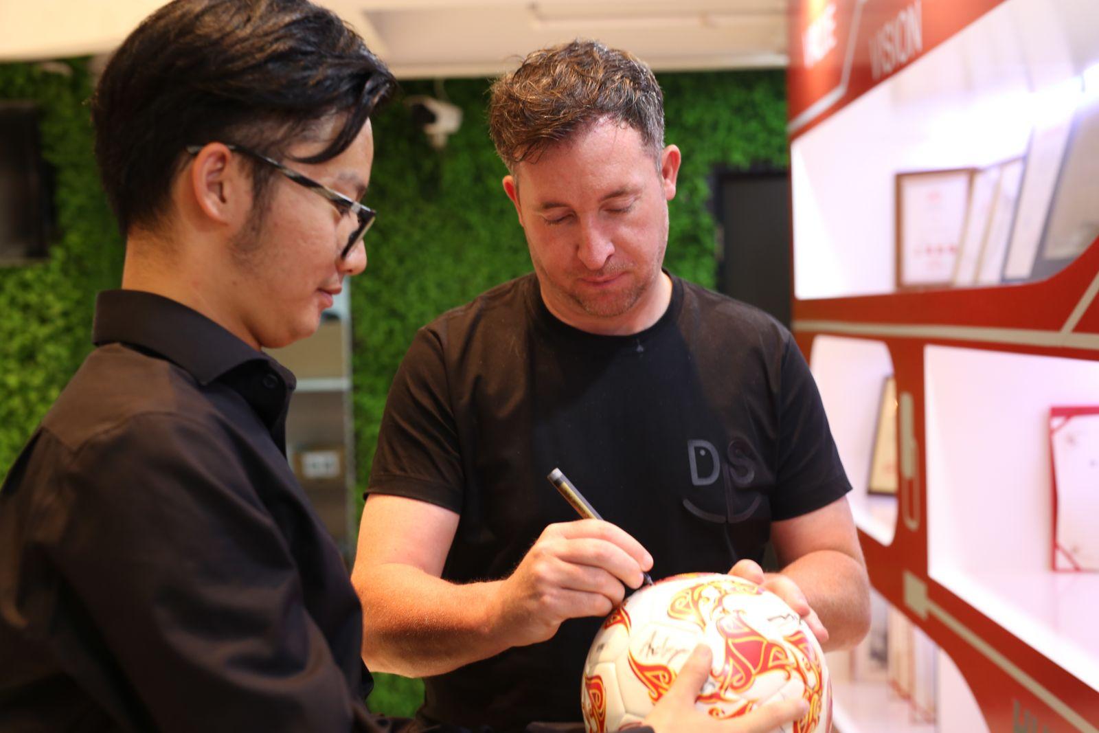 英格兰足球为啥总被叫 快乐足球 ？