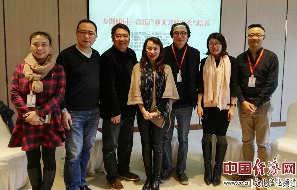 为什么猫咪的肉垫总让人忍不住想捏? 为什么猫咪的肉垫总让人忍不住想捏?