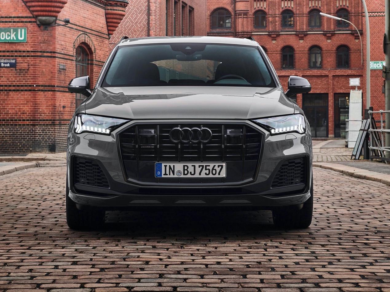 奥迪Q7如何重新定义豪华SUV标杆,深度解析第三代车型进化史,对比宝马X5、奔驰GLE有何优势 奥迪Q7如何重新定义豪华SUV标杆,深度解析第三代车型进化史,对比宝马X5、奔驰GLE有何优势