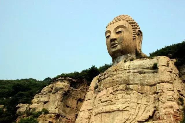 梦见脑袋长包预示什么？心理学解析健康危机与财富密码