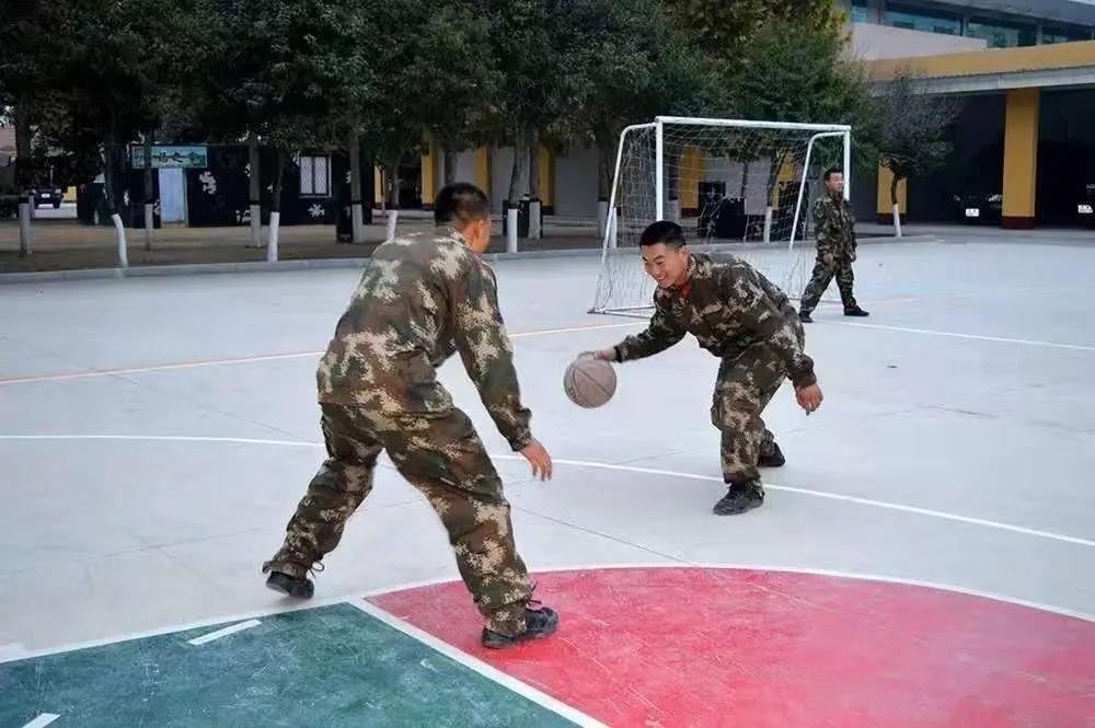 梦见军营打仗预示什么？心理学解析战争梦境深层暗示