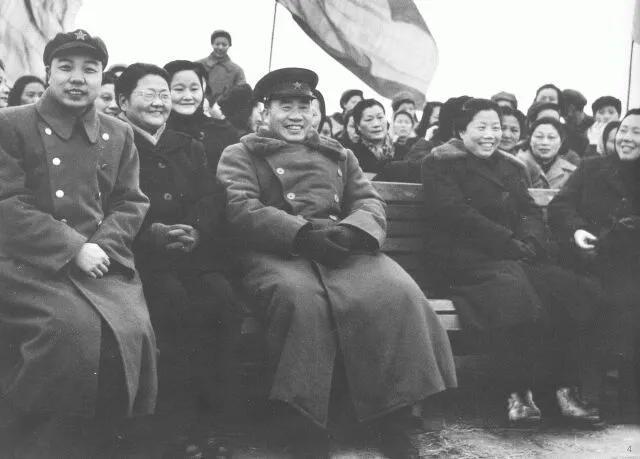 50万左右越野车选购指南，性能与豪华如何兼得，哪款车型更适合长途穿越？