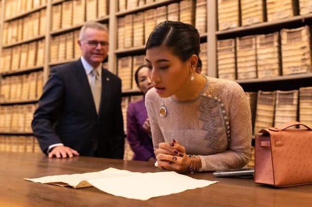 在法国不会说法语怎么找华人圈子？