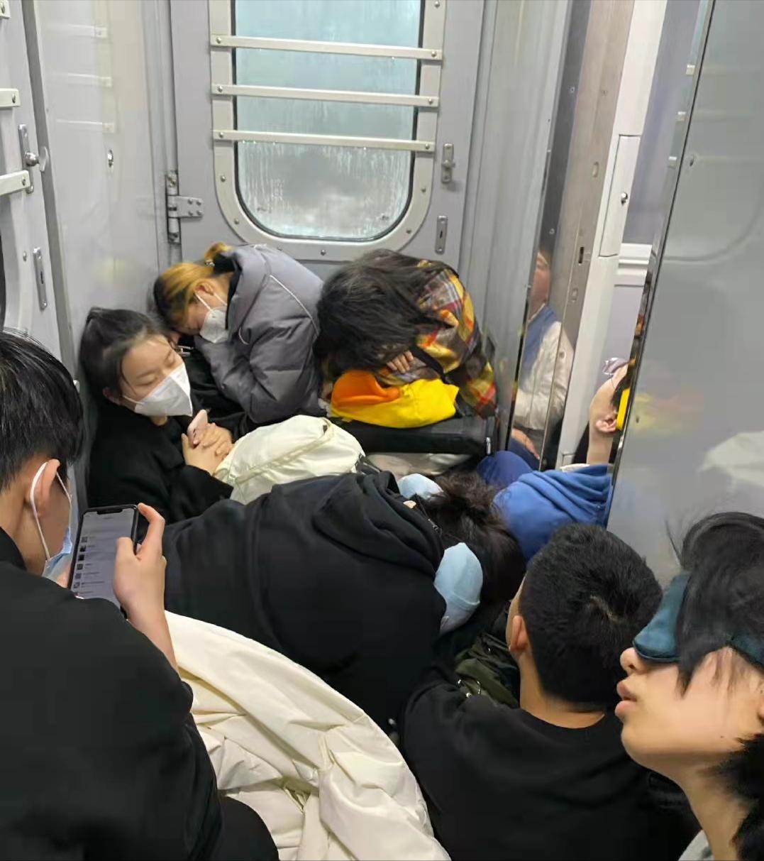 如何在枪林弹雨中完成外科手术？