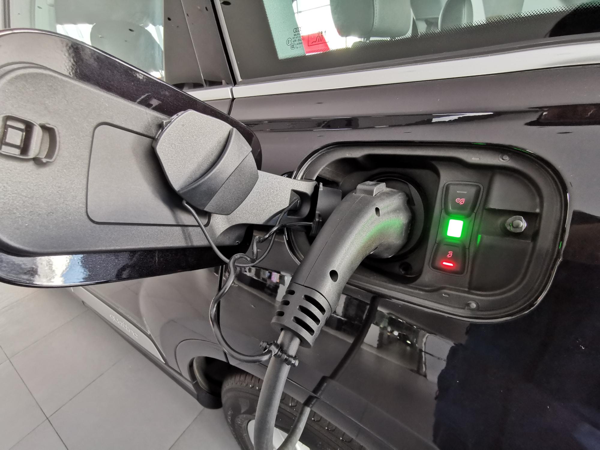 奥迪Q7真实油耗大揭秘，车主实测数据对比，如何降低油耗成本？