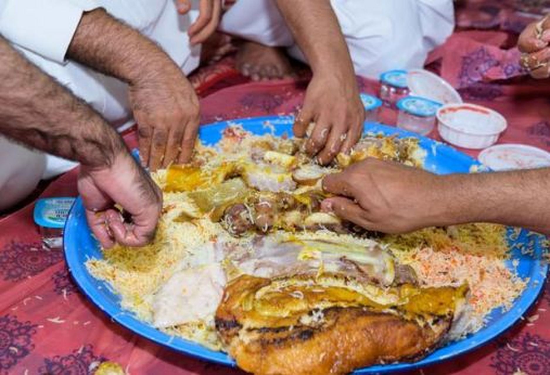 印度人为何用手抓饭？背后的文化和习俗你了解多少，看完涨知识了