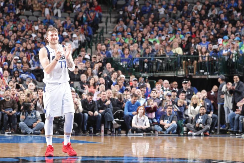 菜鸟怎么快速看懂NBA球星东契奇有多猛？