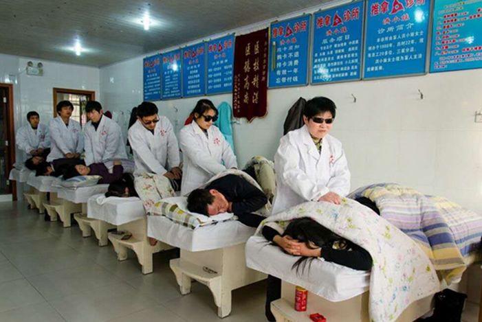 标准足球场面积解析：从尺寸到维护的全面指南