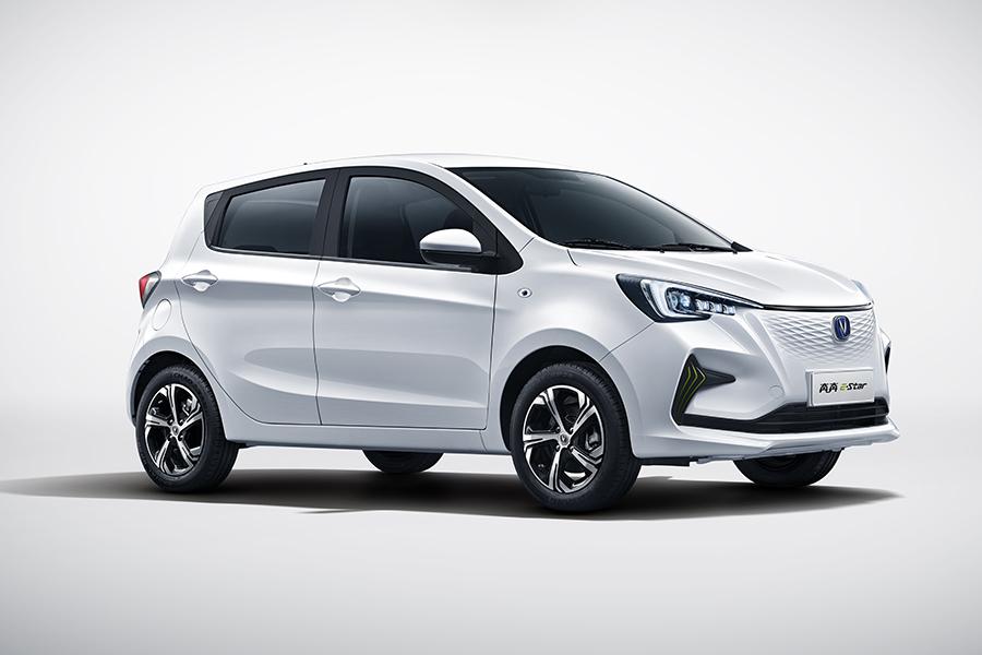 Baccarat Serpentin Vase: Karya Seni Bermanfaat dan Unik dari Baccarat