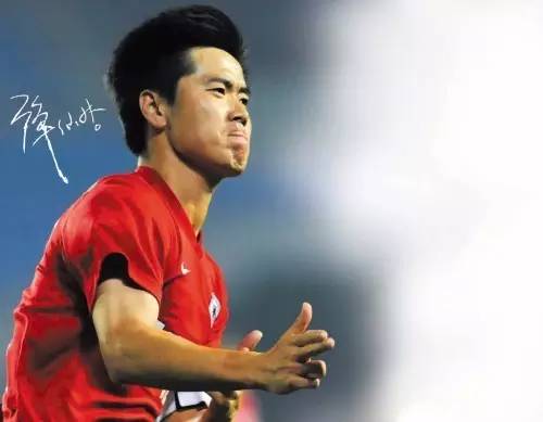 探秘中国足球明星的成长历程，励志故事在这里