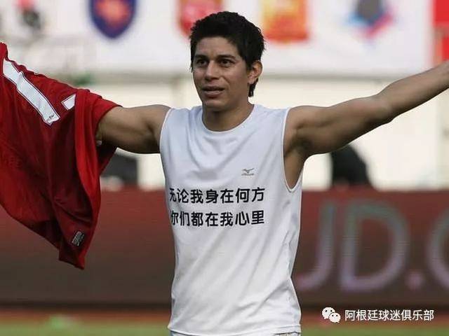 为什么孔卡能靠 散步踢法 成为中超传奇？