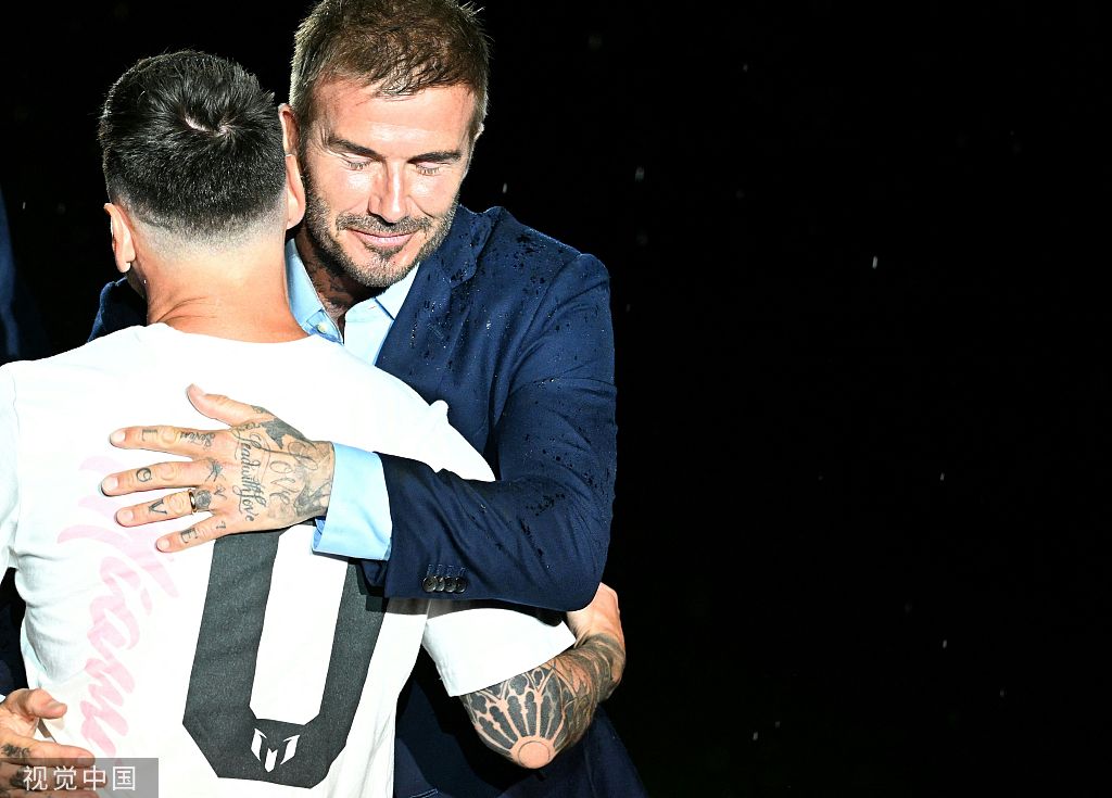贝克汉姆和梅西的拥抱到底藏着什么秘密？