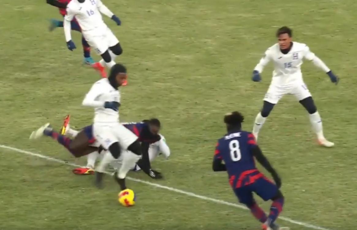 FIFA21新手连电脑都踢不过怎么办？