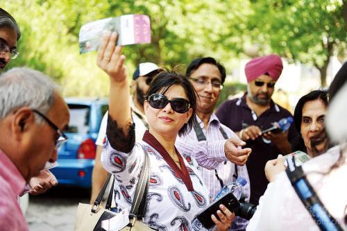 印度富豪来中国旅游仅一天就回国,究竟是何原因?背后的故事耐人寻味,快来了解下! 印度富豪来中国旅游仅一天就回国,究竟是何原因?背后的故事耐人寻味,快来了解下!