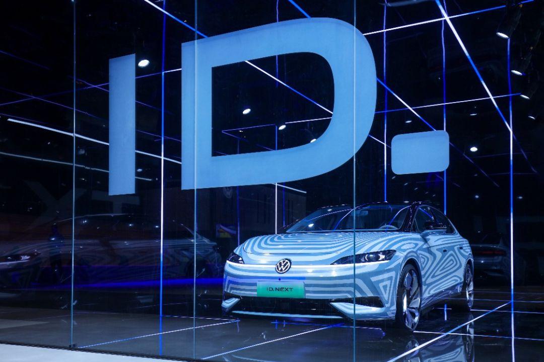 奥迪q5现在多少钱？2024最新落地价解析 省3万避坑指南