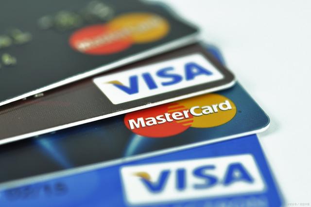 哪个银行的双币卡最好？2025年最新推荐，优缺点对比一目了然