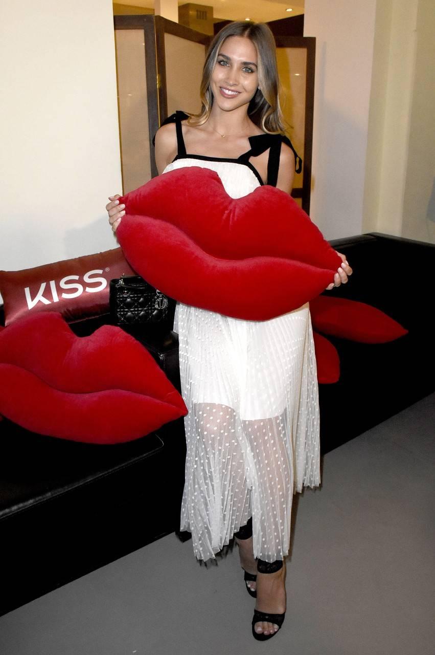 为什么格策的女友能让他放弃千万年薪？