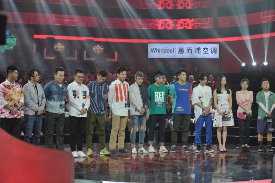 足球解说如何走出传统套路 “足球解说大会”让你耳目一新