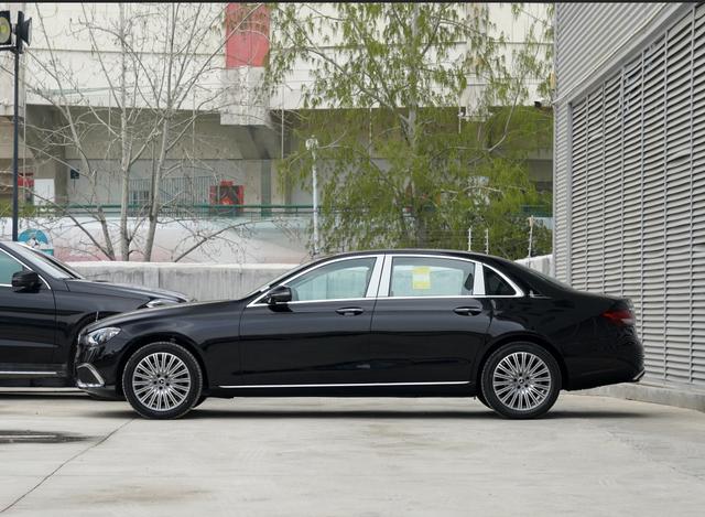 奔驰e300l新车报价2022款图片，北京奔驰e300豪华立标2022款