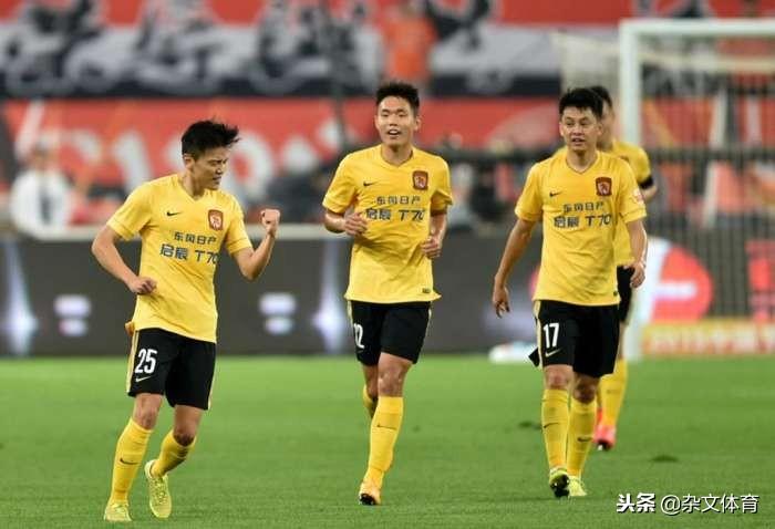 踢野球真的会断腿？邹正惨剧给业余球员上什么课？