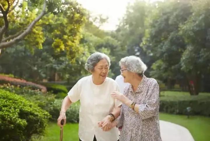 重男轻女家庭的男孩怎么看待父母重男轻女这件事的？_老人家庭和谐之道_老年偏心问题解决方法