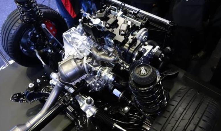 丰田Corolla EX经典车型深度剖析,家用轿车标杆如何炼成,现款卡罗拉对比评测 丰田Corolla EX经典车型深度剖析,家用轿车标杆如何炼成,现款卡罗拉对比评测