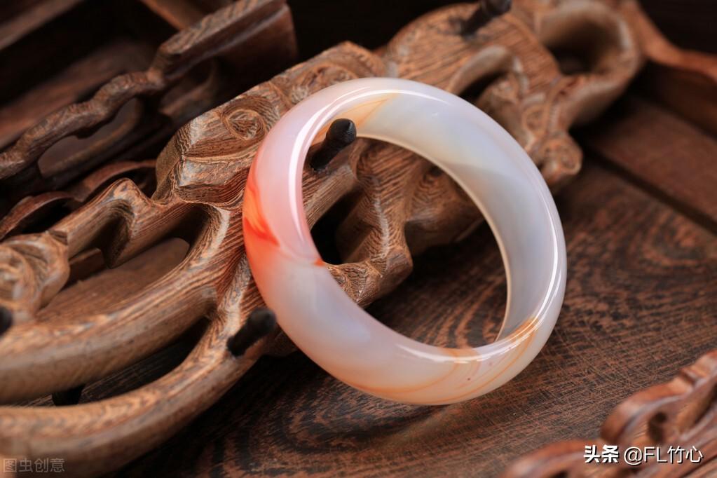 梦见别人拿刀割我手腕？2025年必知的3大预警与化解秘法