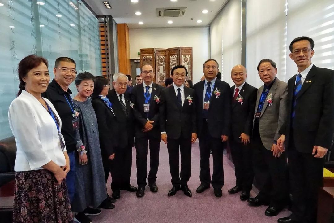 英国华人商会会长张进隆图片：如何快速找到最新活动照片？