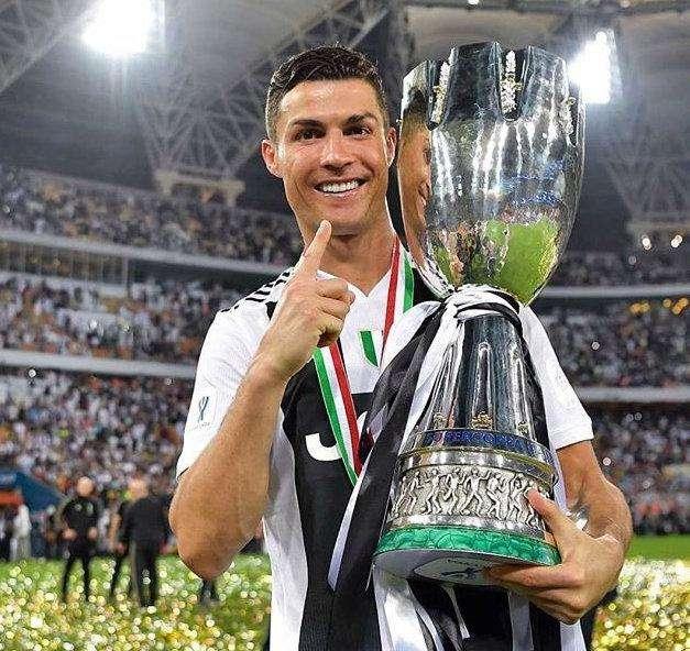 足球明星C罗介绍，领略C罗的魅力与传奇之路